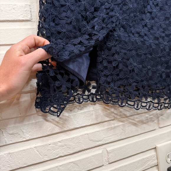 Tahari Navy Blue Jewel Neck Floral Lace Sheath Cocktail Dress, Women’s Size 6 - Picture 7 of 8